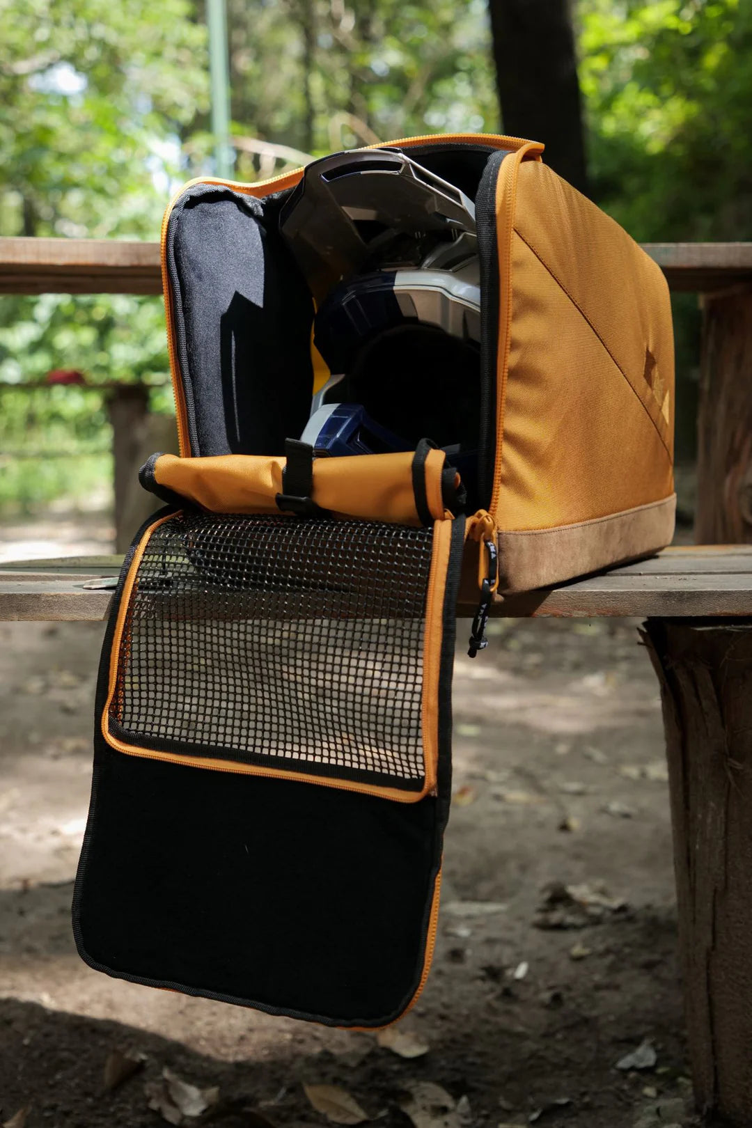 HELMET CASE